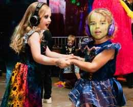 260x210 Silent disco halloween