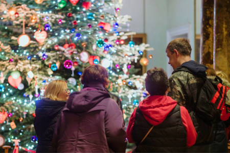 group-christmas-tree-cupola-hall