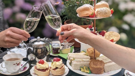 Afternoon tea tile 555x315